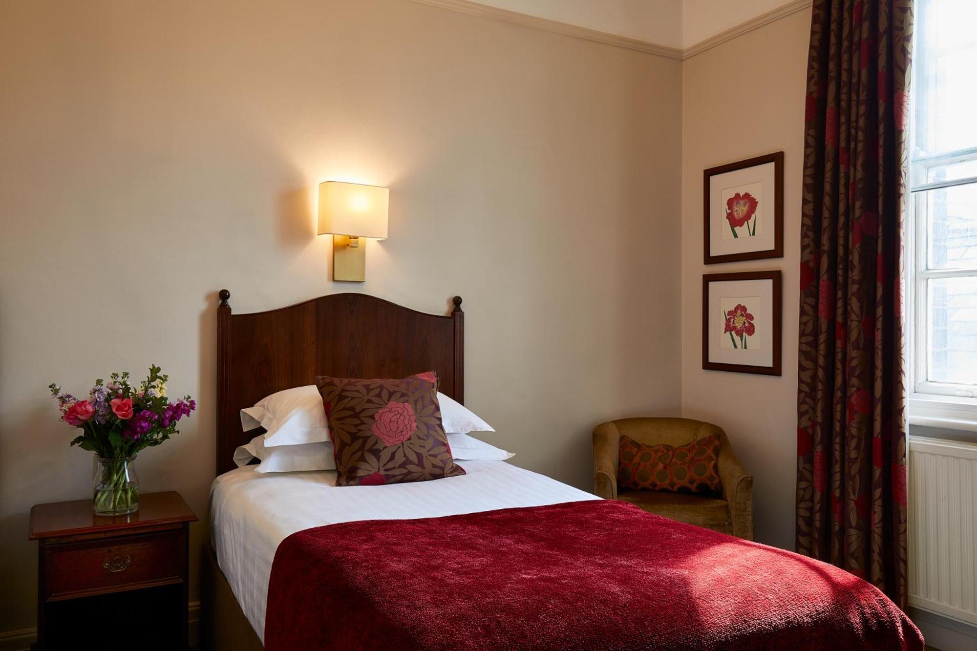 Macdonald New Blossoms Hotel Chester Ngoại thất bức ảnh