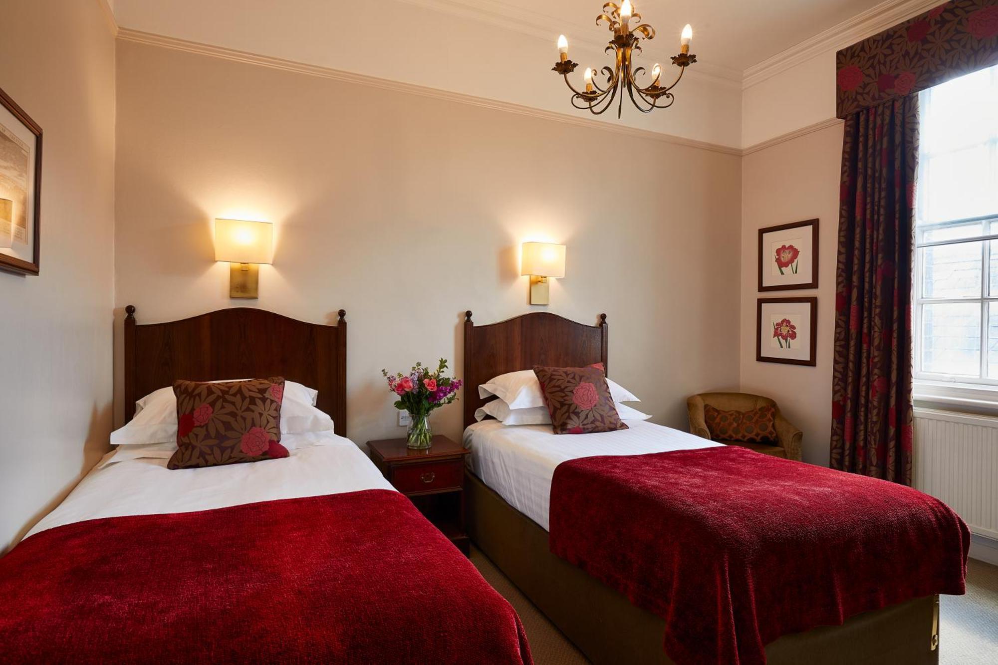 Macdonald New Blossoms Hotel Chester Ngoại thất bức ảnh