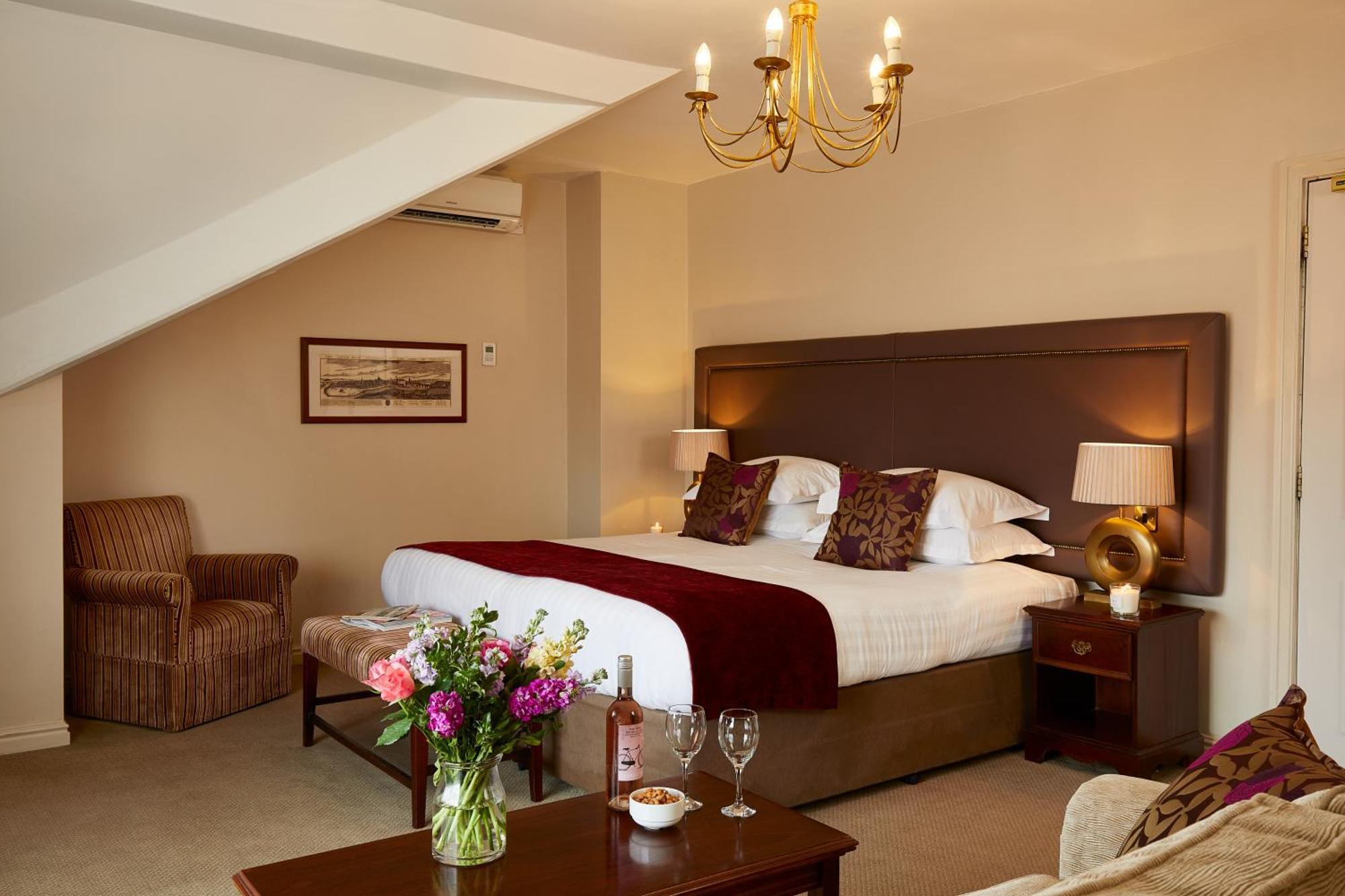 Macdonald New Blossoms Hotel Chester Ngoại thất bức ảnh