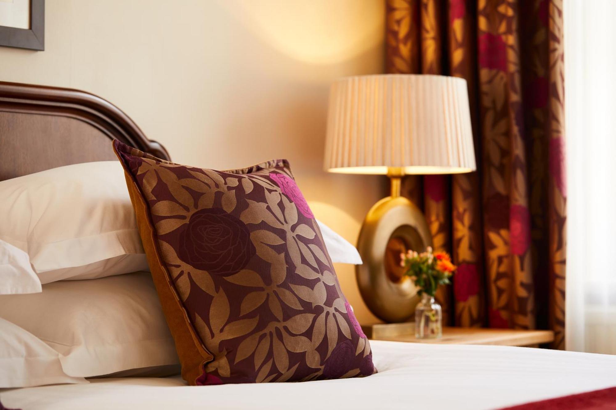 Macdonald New Blossoms Hotel Chester Ngoại thất bức ảnh